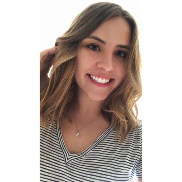 Meet your Posher, Emily - Picture 2 of 2